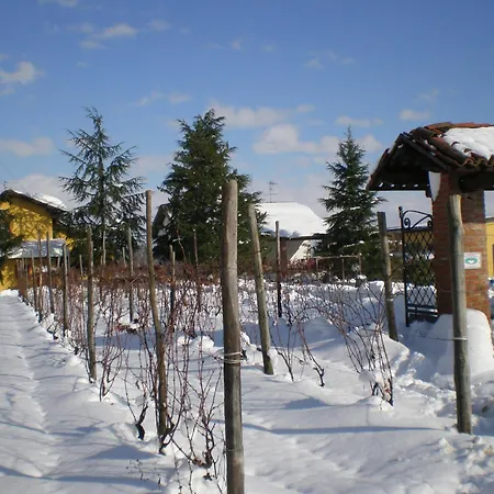 Cascina La Maddalena Bed & Wine בית חווה *
