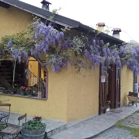 Cascina La Maddalena Bed & Wine مزرعة للإقامة